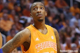 Vols fight but fall in Rupp, 75-65.
