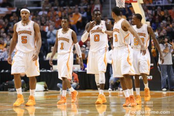 Rebels Roll past Vols, 92-74