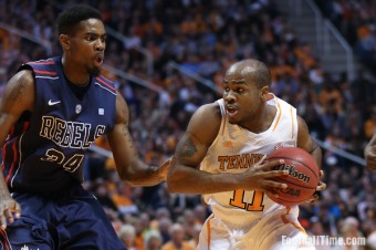 Vols’ road woes continue in 62-56 loss.
