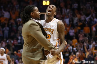 Vols clip Tide, 54-53.