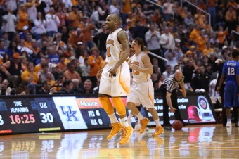 Vols Golden in Rout of No. 25 Kentucky