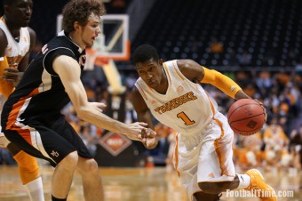 Mercer Mauls Vols, 75-67.